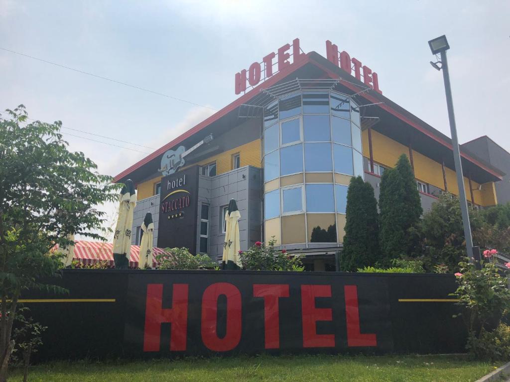 "Hotel Staccato Prijedor s modernim sobama, wellness centrom i restoranom."