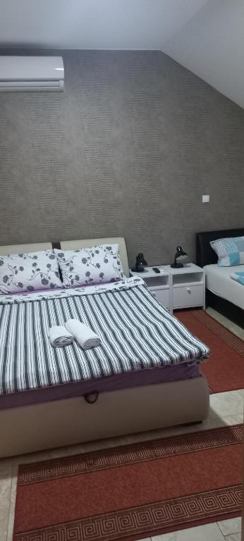 "SOBE ROOMS GAVRILO Banja Luka - Moderan smještaj s vrtom"