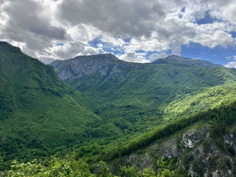 pogled-put-prema-borackom-jezeru