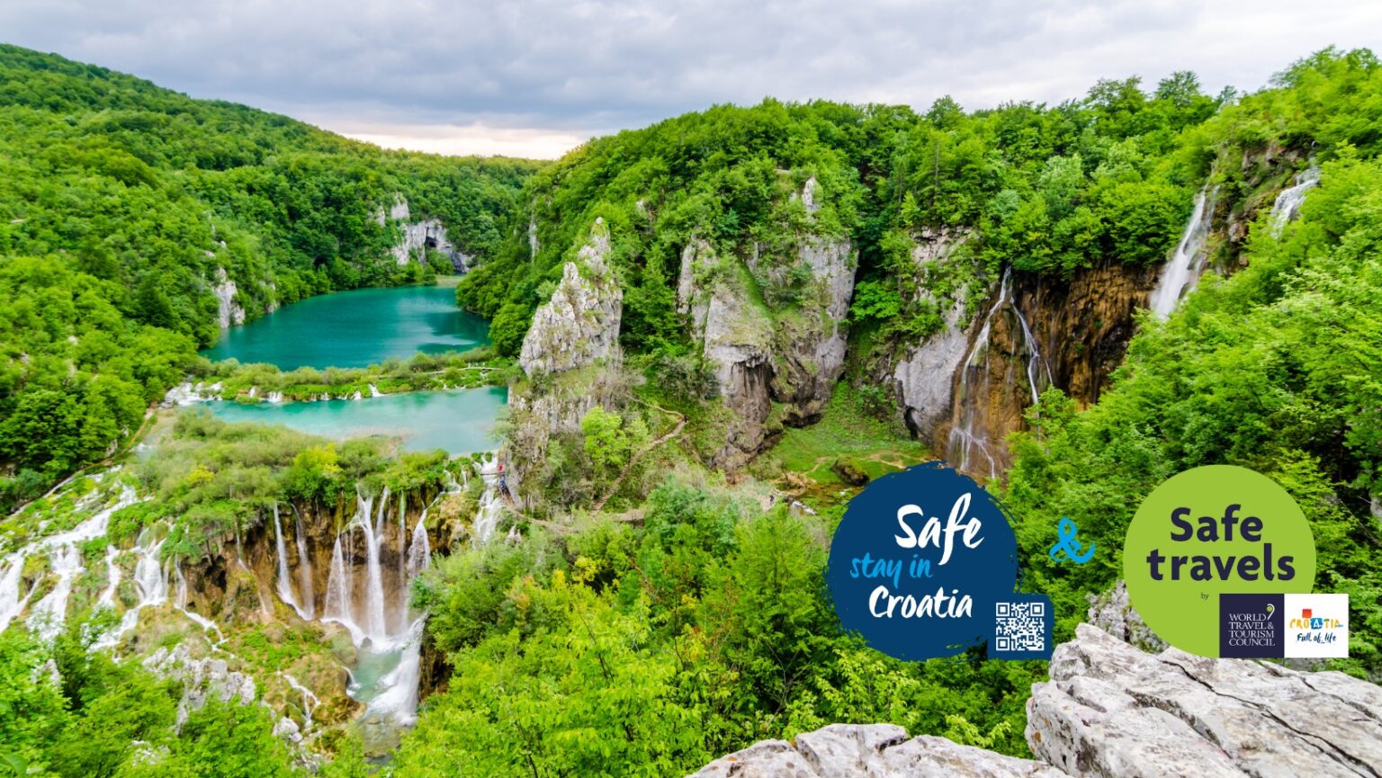 Panoramski pogled na slapove i jezera Nacionalnog parka Plitvička jezera